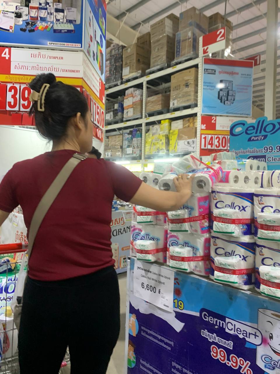 Modern Trade Distribution of Cellox and Hygienist Products by BJC at Makro Cambodia 12 Dec - Image 11
